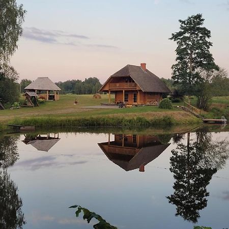 Brivdienu Maja Ar Pirti "Strautkalni" Ieriki Exterior foto