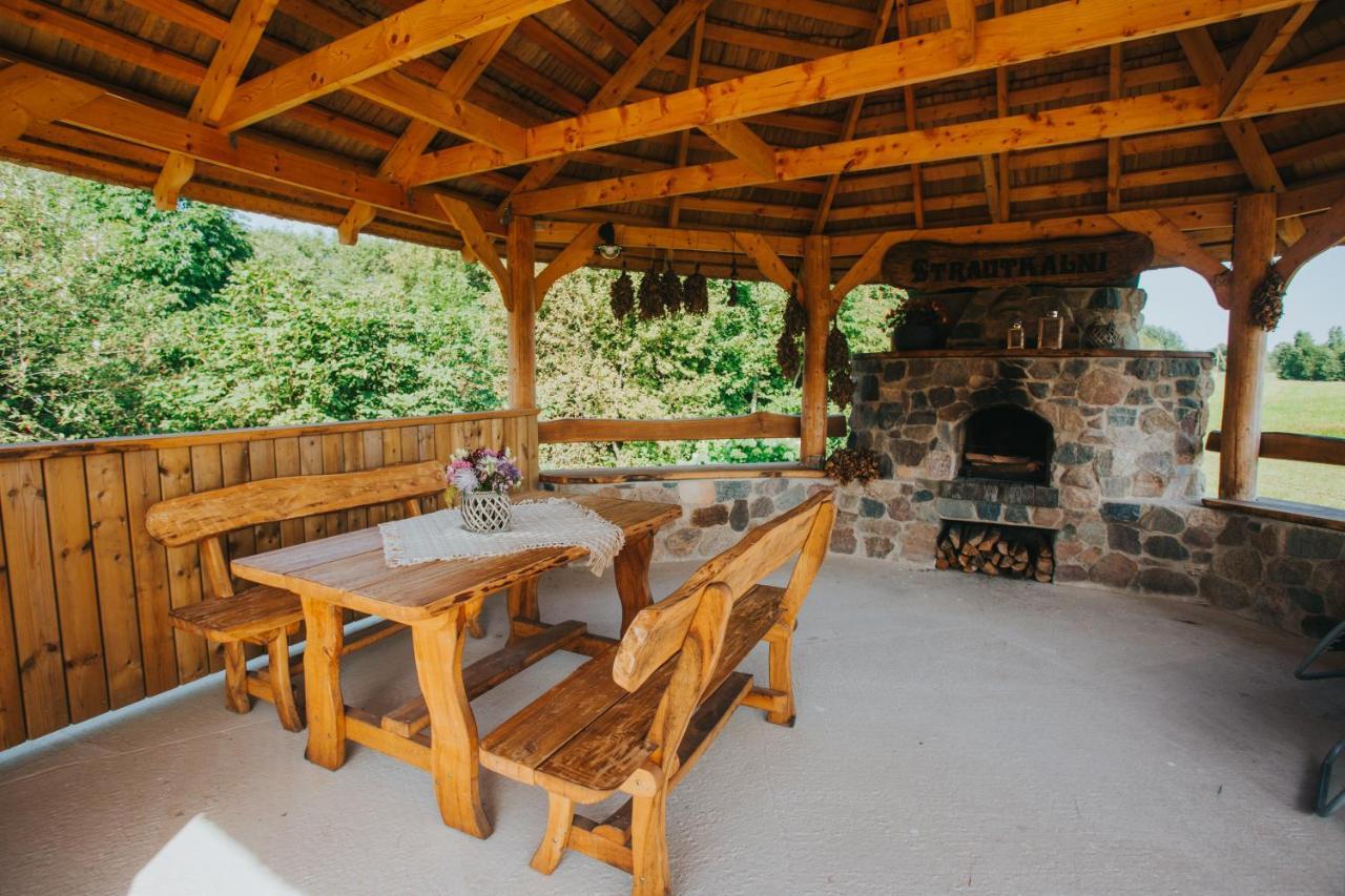 Brivdienu Maja Ar Pirti "Strautkalni" Ieriki Exterior foto