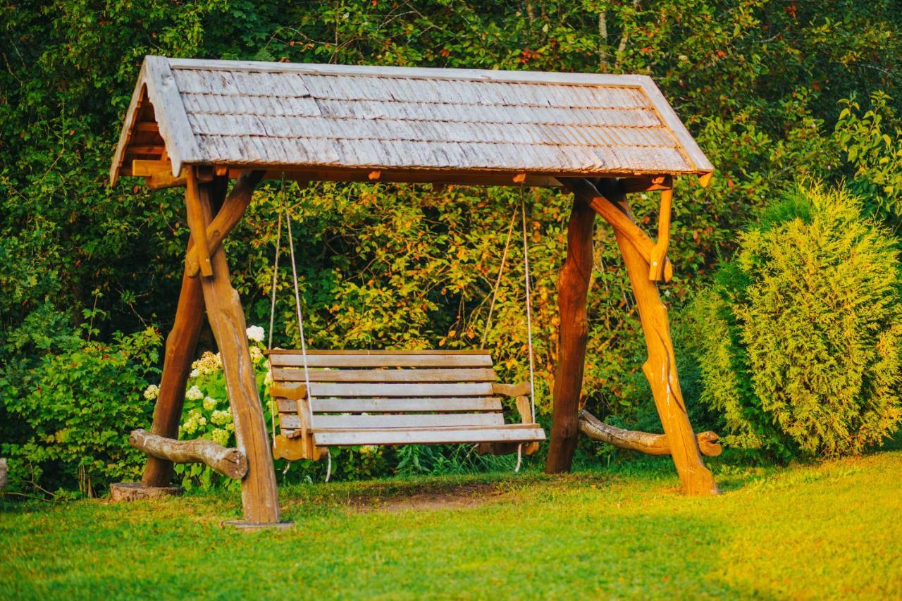 Brivdienu Maja Ar Pirti "Strautkalni" Ieriki Exterior foto
