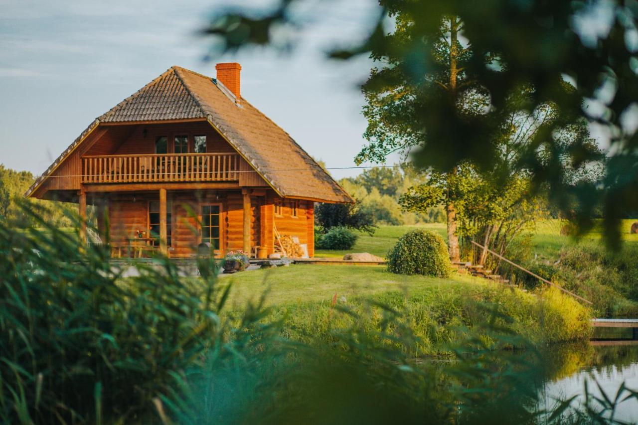 Brivdienu Maja Ar Pirti "Strautkalni" Ieriki Exterior foto